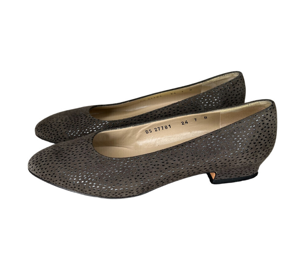 Salvatore Ferragamo Gray Suede Pumps Size 7 Speckled Dot Low Block Heel Italy